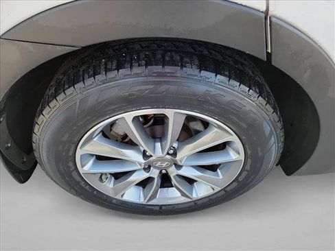 Used 2017 Hyundai Santa Fe Limited FWD image 11