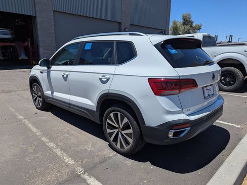 Used 2024 Volkswagen Taos SE FWD image 4