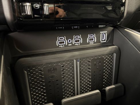 New 2026 RAM 1500 Laramie AWD/4WD image 19