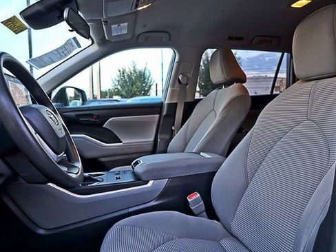 Used 2023 Toyota Highlander L image 33