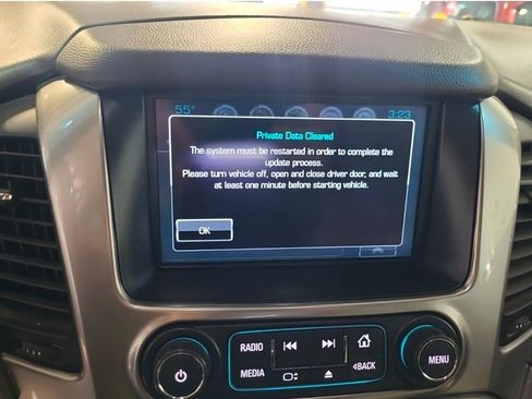 Used 2019 Chevrolet Suburban LT image 17