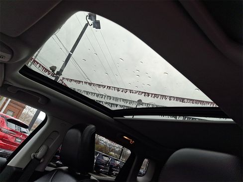 Used 2022 Jeep Compass Limited w/ Sun and Sound Group image 13