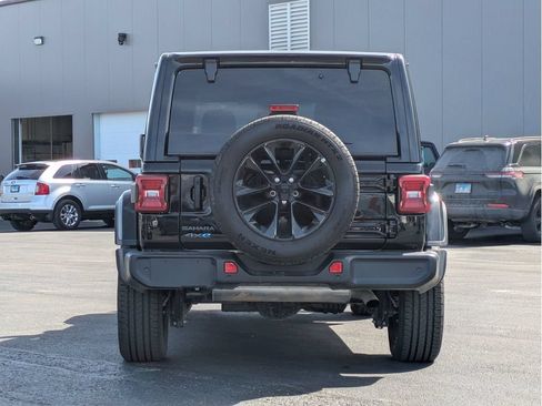 Used 2025 Jeep Wrangler Unlimited Sahara w/ Safety Group AWD/4WD image 6