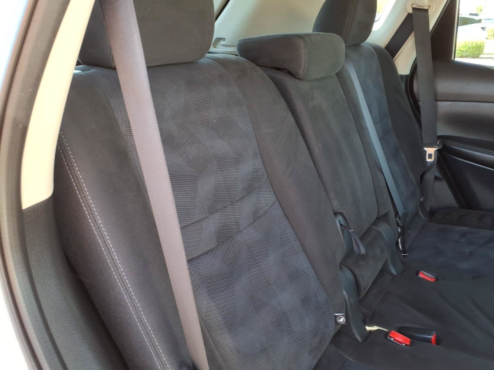 Used 2015 Nissan Rogue SV AWD/4WD image 16