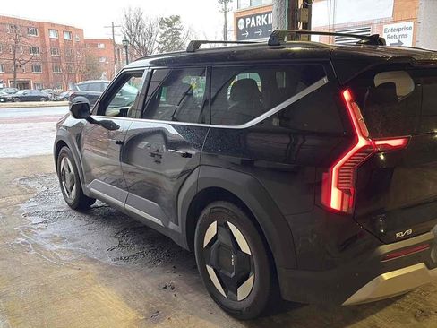 Certified 2024 Kia EV9 Wind AWD/4WD image 4