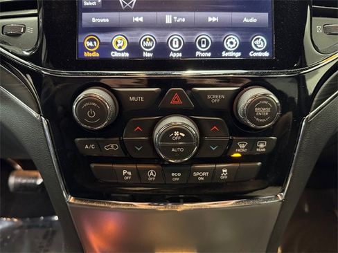 Used 2020 Jeep Grand Cherokee Limited image 3