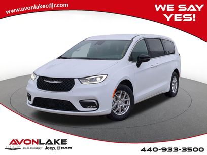 New 2026 Chrysler Pacifica Select