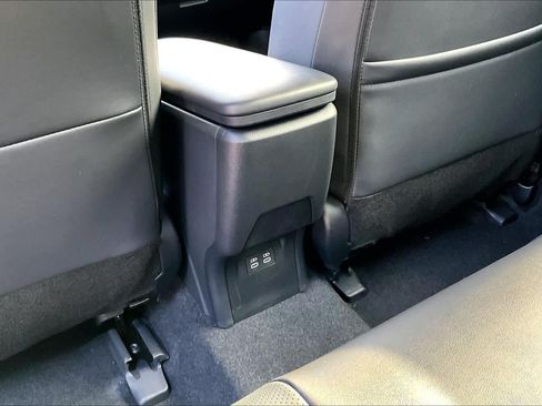 Used 2024 Toyota Prius XLE FWD image 37