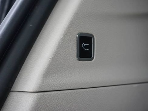 Used 2023 Chrysler Voyager LX FWD image 7