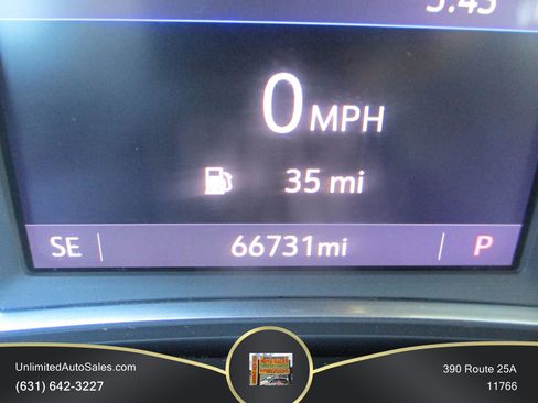 Used 2021 Chevrolet Traverse LT AWD/4WD image 9