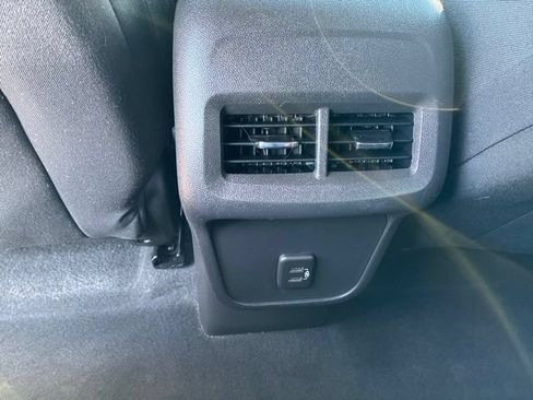 Used 2021 Chevrolet Equinox LT FWD image 22