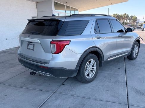 Used 2022 Ford Explorer XLT w/ Equipment Group 202A image 3