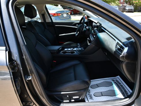 Used 2025 Genesis G70 2.5T image 25