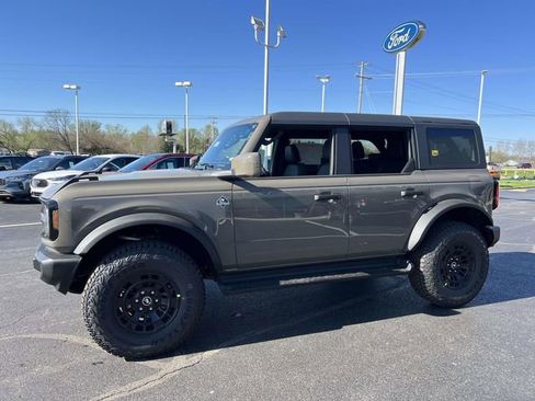 New 2026 Ford Bronco Outer Banks AWD/4WD image 3