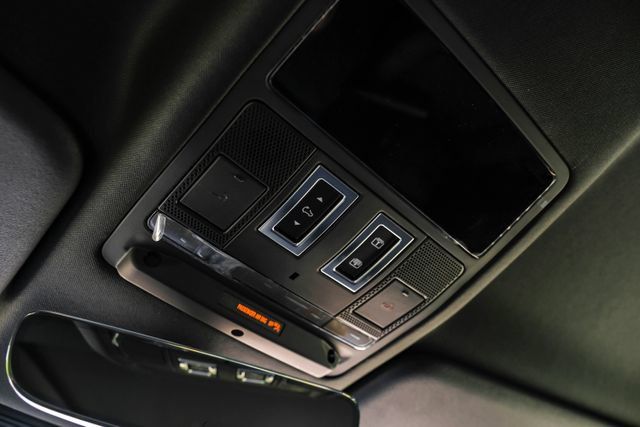 New 2026 Land Rover Defender 110 X-Dynamic SE AWD/4WD image 32