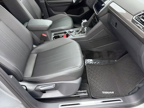 Used 2023 Volkswagen Tiguan SE R-Line image 70
