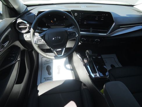 Used 2024 Chevrolet Trax ACTIV w/ Sunroof Package image 12