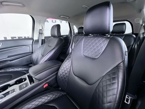 Used 2024 Ford Edge Titanium image 13