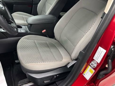 Used 2020 Ford Escape SE image 13