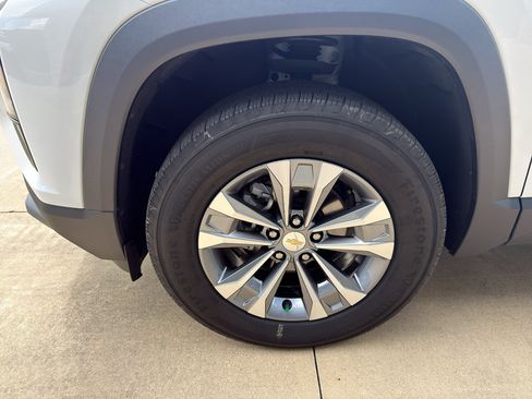 Used 2025 Chevrolet Equinox LT FWD image 12