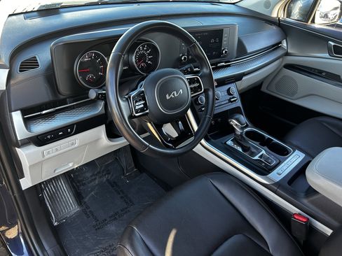 Used 2024 Kia Carnival LX image 17