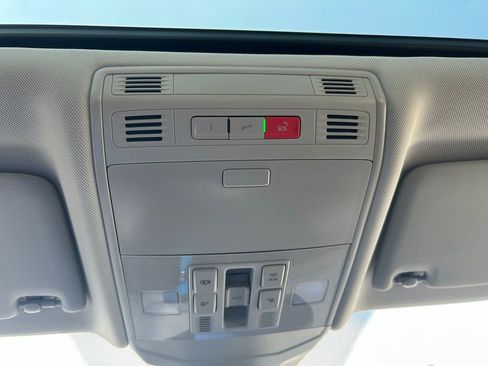 Used 2025 Volkswagen Jetta SE w/ Sunroof Package image 50