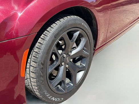 Used 2020 Chrysler 300 Touring w/ Sport Appearance Package RWD image 28
