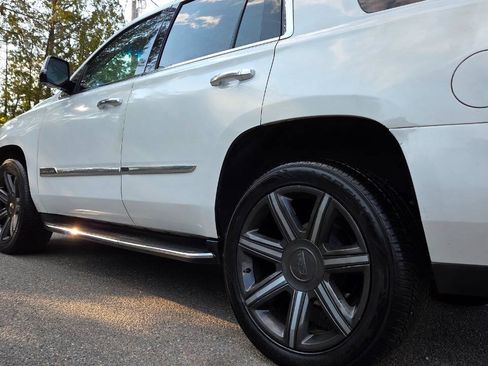 Used 2017 Cadillac Escalade Luxury AWD/4WD image 10
