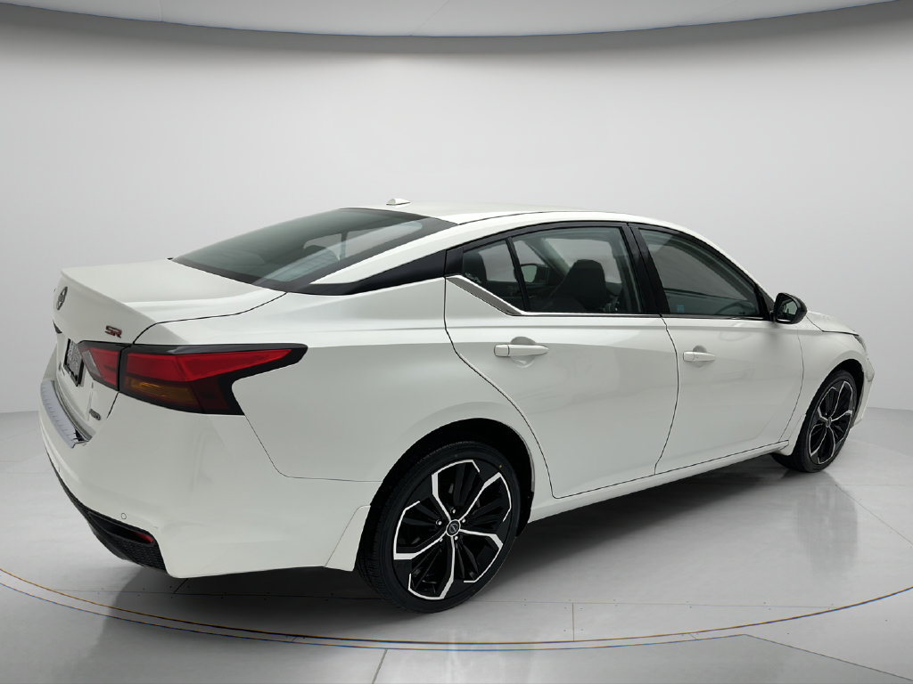 Used 2023 Nissan Altima 2.5 SR AWD/4WD image 5