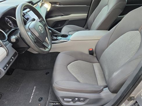 Used 2020 Toyota Camry LE image 11
