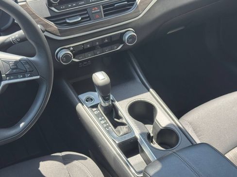 Used 2025 Nissan Altima 2.5 SV FWD image 37