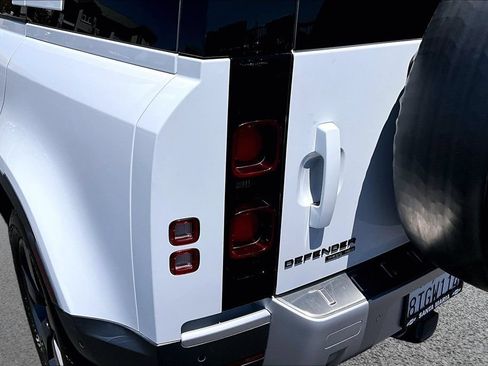 Used 2020 Land Rover Defender 110 First Edition AWD/4WD image 28