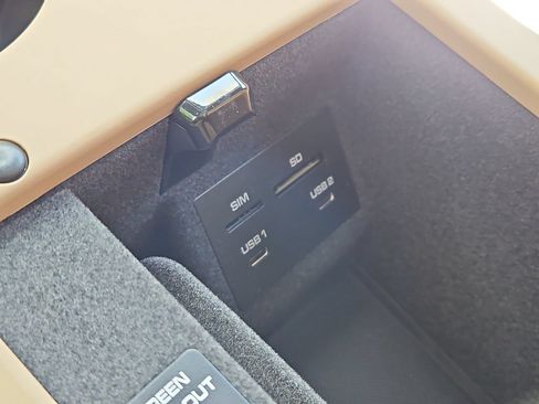 Certified 2026 Porsche Macan AWD/4WD image 16