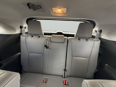 Used 2022 Toyota Highlander XLE image 11