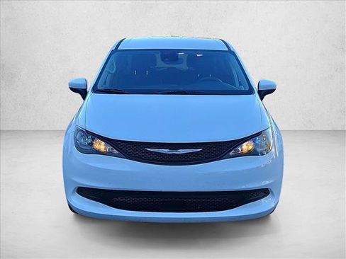 Used 2023 Chrysler Voyager LX FWD image 2