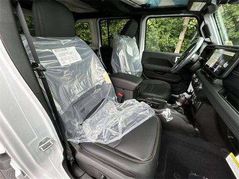 New 2025 Jeep Wrangler Unlimited Sahara AWD/4WD image 14