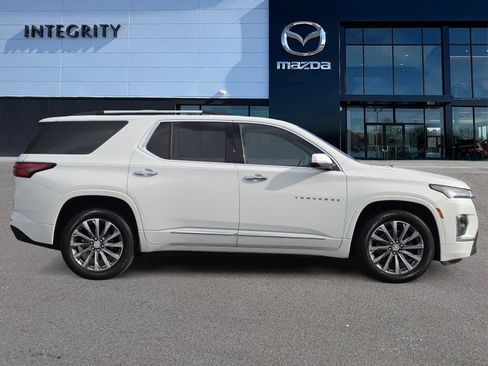 Used 2023 Chevrolet Traverse Premier FWD image 3