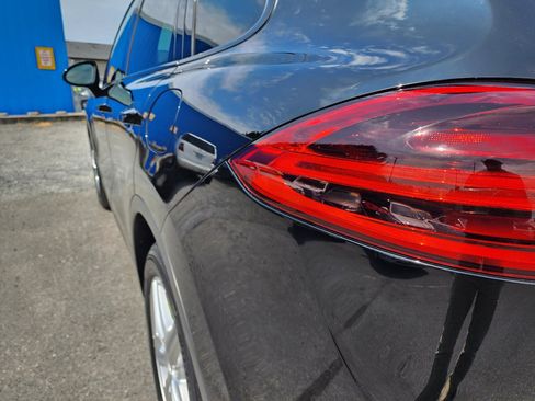 Used 2016 Porsche Cayenne S image 38