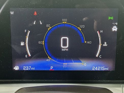 Used 2025 Chevrolet Trax LT w/ LT Convenience Package image 18