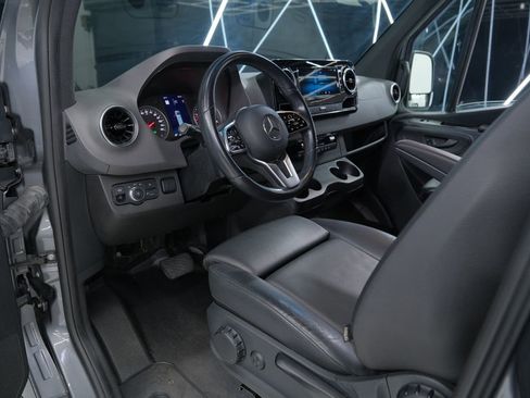 Used 2021 Mercedes-Benz Sprinter 2500 image 61