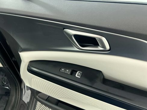 Used 2024 Kia Carnival LX FWD image 30