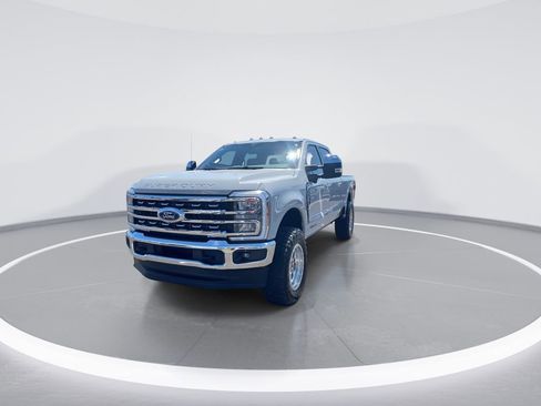 Used 2025 Ford F350 Lariat w/ Chrome Package AWD/4WD image 4