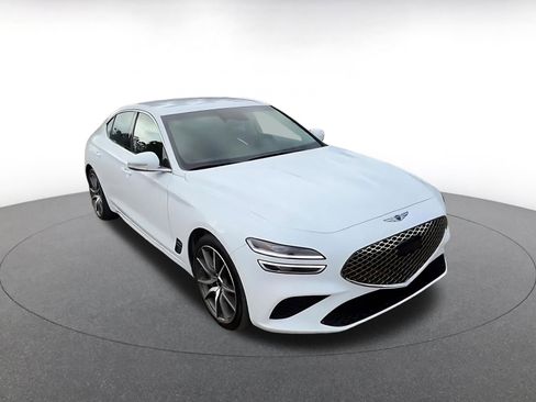 Used 2025 Genesis G70 2.5T image 3