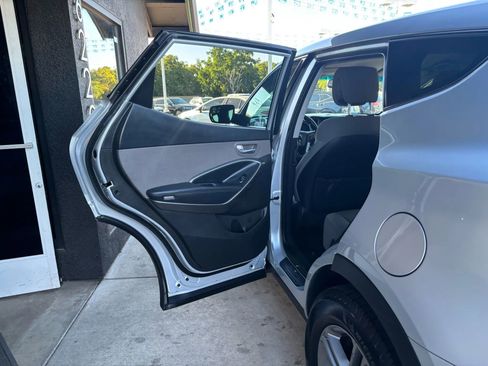 Used 2018 Hyundai Santa Fe Sport image 11