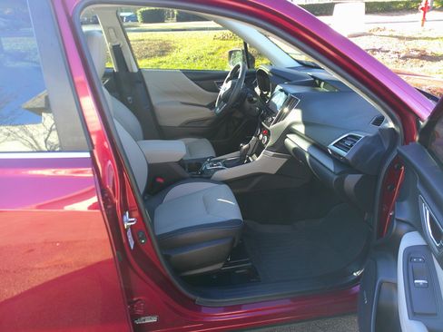 Used 2020 Subaru Forester Limited image 38