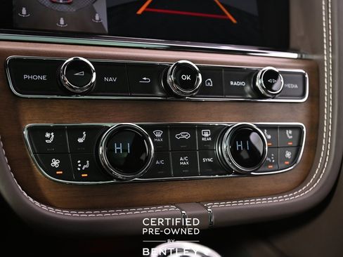 Used 2024 Bentley Bentayga Extended Wheelbase image 31