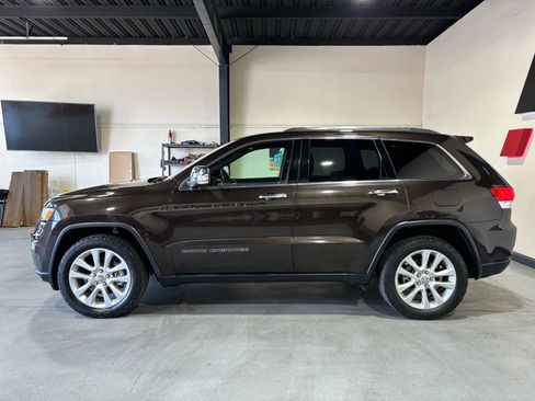 Used 2017 Jeep Grand Cherokee Limited w/ Trailer Tow Group IV image 5