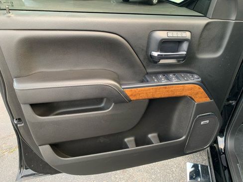 Used 2018 Chevrolet Silverado 1500 High Country image 11