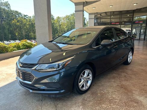 Used 2017 Chevrolet Cruze LT image 3