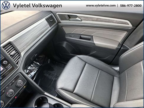 Used 2023 Volkswagen Atlas Cross Sport SE image 31